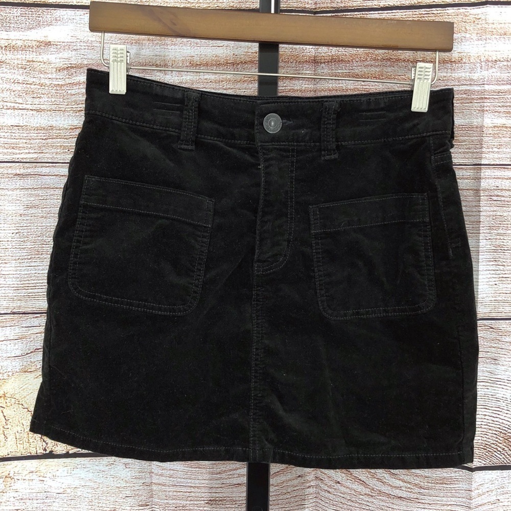 American Eagle Black High Rise Mini Velour/Velvet Super Stretch Skirts Size 4